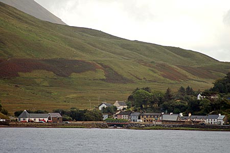 Das Cottage "Killary View" am Kopf vom Killary Harbour, des einzigen Fjords in Irland. Leenaun, Connemara, Irland