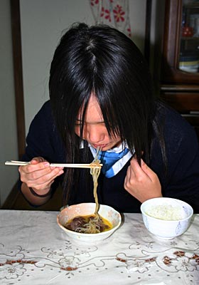 Japan - Tochter Yuriko beim Essen