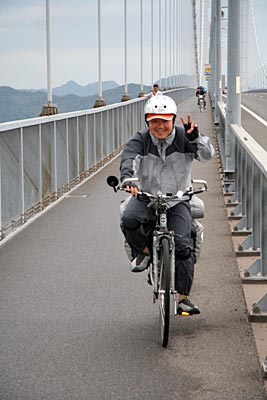Japan - Radfahrer auf Shimanami Kaido