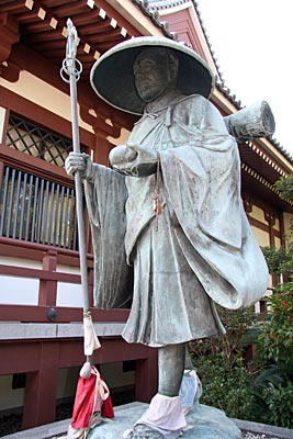 Japan Kūkai-Statue im Tempel Nr. 55,  dem Bekkusan Nakobo Tempel (Tempel des südlichen Lichts) in Imabari