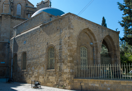 In der Hauptstadt Nicosia (Lefkosa): Die Sultan Mahmut II. Bibliothek