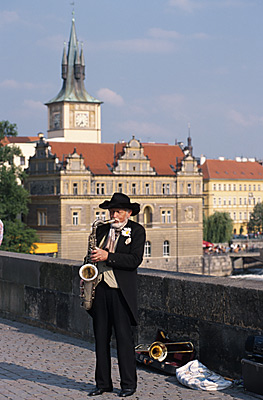 Prag: Stra�enmusiker auf der Karlsbr�cke