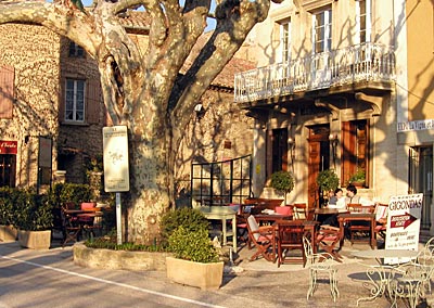 Provence - Dorfplatz in Gigondas