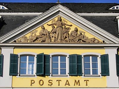 Bonn - Nicht zu übersehen am Münsterplatz: das Postamt
