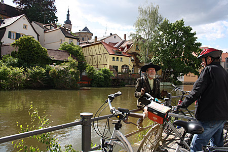 Oberfranken - Erik Berkenkamp (mit Hut) führt per Fahrrad durch Bamberg und auf die Bierkeller
