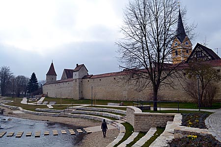 Altmühltal - Stadt hinter Mauern: Das mittelalterliche Berching an der Sulz wird noch komplett von einer historischen Stadtmauer beschützt