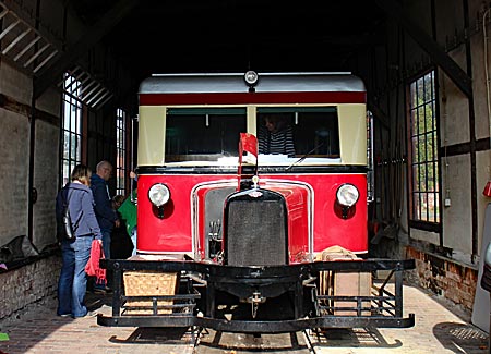 In Asendorf steht der benzinbetriebene Wismarer Schienenbus T41 von 1932, die Maus