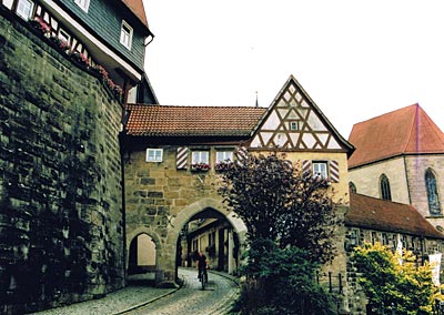 Deutschland - Kronach - Entree der Altstadt: das Bamberger Tor an der Stadtmauer. Heute befindet sich hier eine gemütliche Weinstube