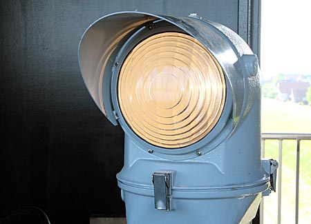 Unterfeuer Somfletherwisch -  Halogenlampe ein Leuchtturm kommt mit wenig Technik aus