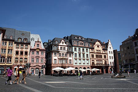 Rheinradweg - Mainz, Marktplatz mit historischen Gebäuden