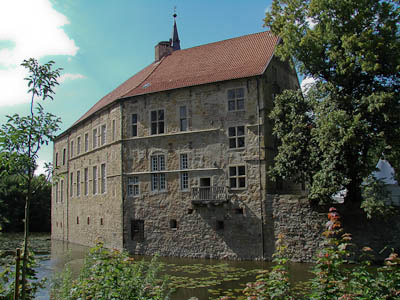 Münsterland: Hinter diesen Mauern stößt man auf die Wohnkultur vergangener Jahrhunderte (Burg Lüdinghausen)