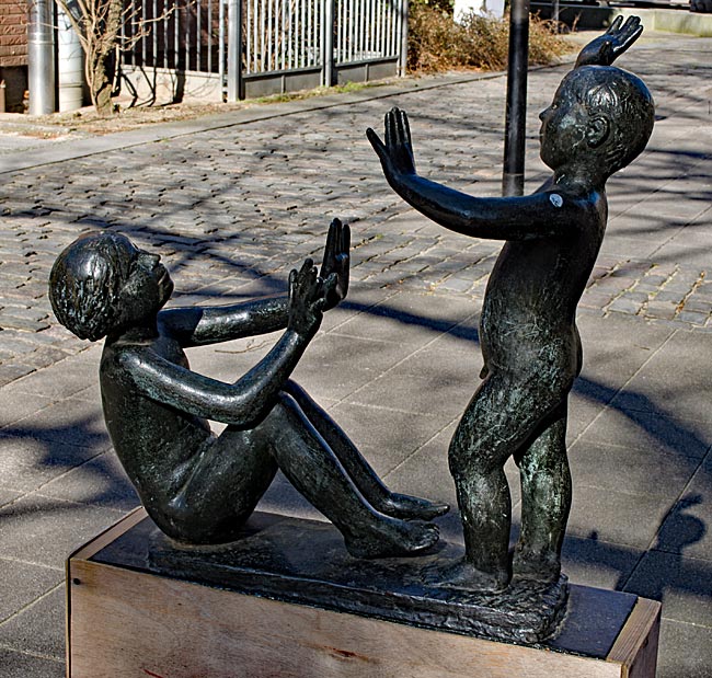 Rostock - Skulptur "Spielende Kinder"