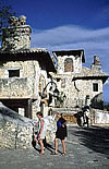 Im K&uuml;nstlerdorf Altos de Chav&oacute;n