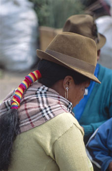 Ecuador Quito Indígena mit Hut