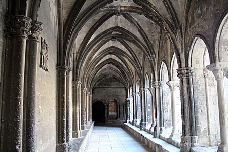 Arles - Kreuzgang des Klosters Saint-Trophime - Südfrankreich