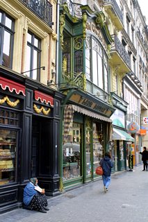 Frankreich / Lille / Bettlerin Rue Faidherbe