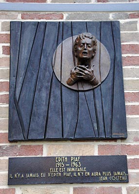Frankreich - Paris - Piaf-Plakette an der Place Edith Piaf