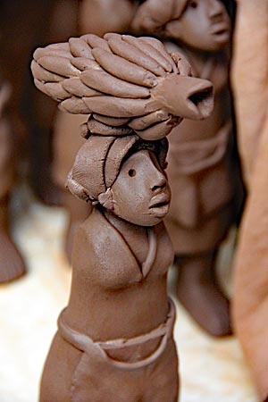 Kapverden - Ribeira Bote - Figur aus Ton in der Werkstatt von Djoy Soares