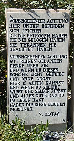 Denkmal vor Ano Vianos
