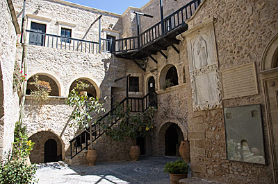 Im Innenhof des Klosters Toplou (Kreta)