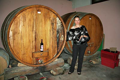 Kroatien - Auch die Vinarija Skaramuca beteiligt sich an der Weinstraße – besonders stolz ist Winzergattin Fani Skaramuča auf ihren Dingač barrique, der in Eichenfässern nachreift