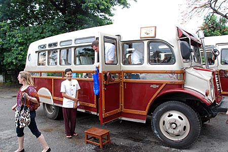 Myanmar - Bus im Kolonialstil