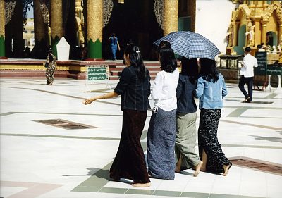 Myanmar Studentinnen