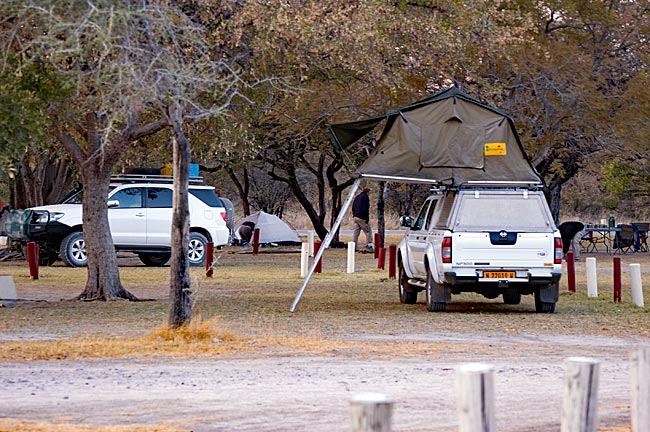 Namibia - Etosha Nationalpark - Mietwagen mit Dachzelt