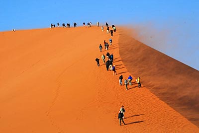 Namibia - Namib Wüste - Aufstieg auf die Düne 45