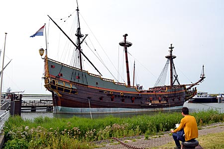 Niederlande - Flevoland - Das Museumsschiff Batavia in Lelystad wurde von engagierten Flevoländern rekonstruiert