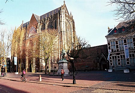 Niederlande - Utrecht - Hier fehlt doch was: Blick auf das verbliebene Querschiff des Domes