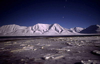 Norwegen Spitzbergen Mondlandschaft bei Nacht