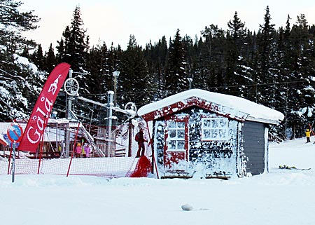 Norwegen - Skihütten im Schnee