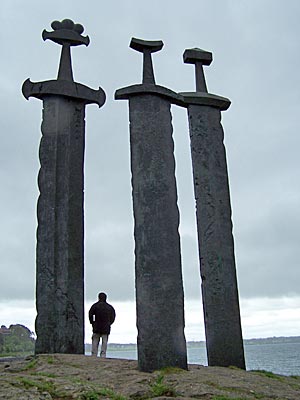 Norwegen - Stavanger-Bergen - Monument Schwerter im Stein