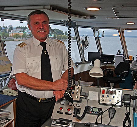 Russland - Wolgakreuzfahrt - Kapitän Alexander Sorotchkin auf der Brücke