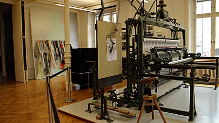 Schweiz - Textilmaschine im Textilmuseum in St. Gallen