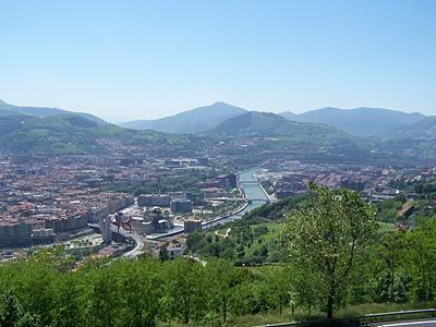 Nordspanien - Blick von der Station der Zahnradbahn auf Bilbao