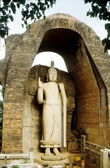 Sri Lanka, Anruradhapura, Buddha-Statue