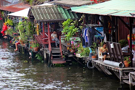 Thailand - Häuser am Khlong Bang Luang in Bangkok