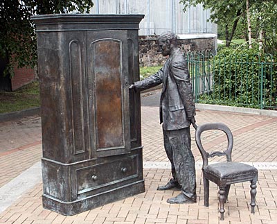 Reiseführer Belfast - C.S. Lewis-Denkmal