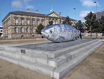 Reiseführer Belfast - Custom House mit dem Big Fish