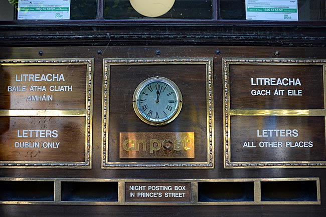 Irland - Post mit englischer und gälischer/irischer Beschriftung, Dublin