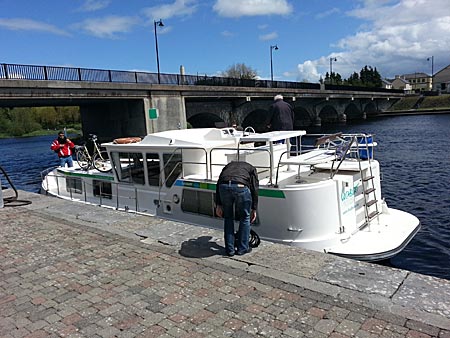 Irland - An der Brücke der Doppelgemeinde Lanesborough–Ballyleague