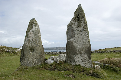 Clear Island, Irland, Marriage stones