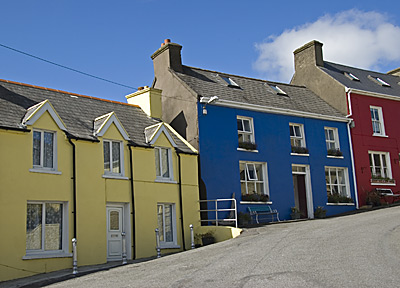 Irland, Eyeries mit seinen bunten Hausfassaden