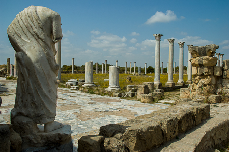Die Ruinenlandschaft von Salamis: Blick auf das Gymnasium