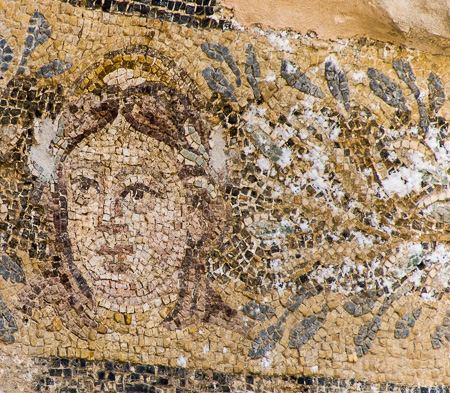 Die Ruinenlandschaft von Salamis: Reste von Mosaiken in den Badeanlagen
