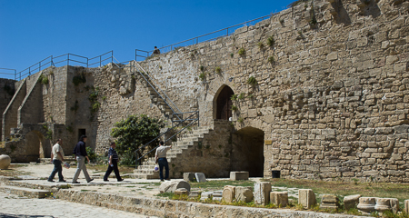 Die Burg von Girne: Blick auf den südwestichen Teil der Mauer