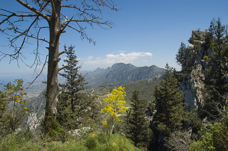 Blick von St. Hilarion nach Osten über das Besparmak-Gebirge
