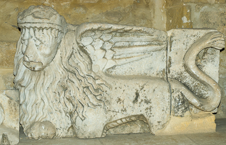 In der Hauptstadt Nicosia (Lefkosa): Das Lapidarium mit seinen mittelalterlichen Architekturfragmenten